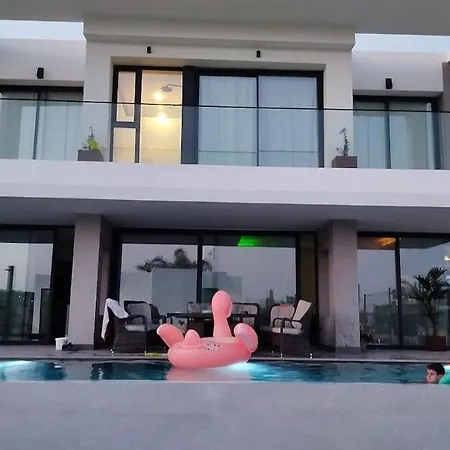 Villa Casa M2 And Marbella Getaway-sleeps 10 Estepona