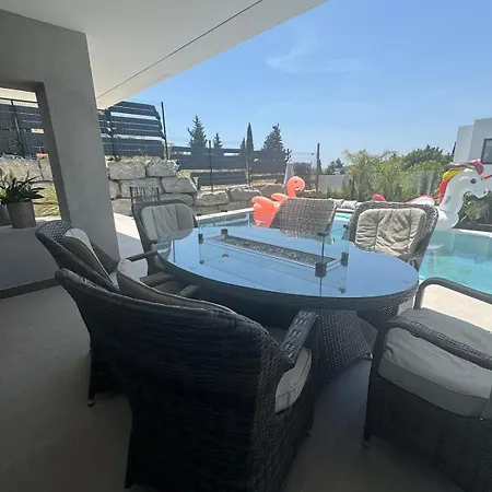 Casa M2 And Marbella Getaway-sleeps 10 *