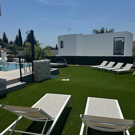Casa M2 And Marbella Getaway-sleeps 10 Villa Estepona
