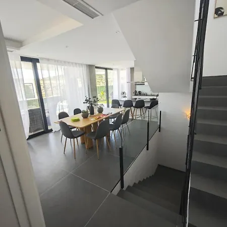 Villa Casa M2 And Marbella Getaway-sleeps 10 Estepona